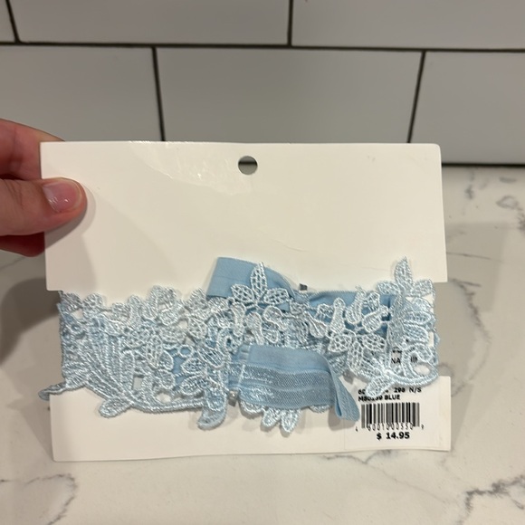 Wedding Set: Mrs Makeup Bag, Garter & Ring Box - Picture 7 of 12